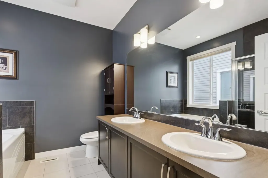 902 Williamstown Boulevard NW Airdrie AB T4B 0S8