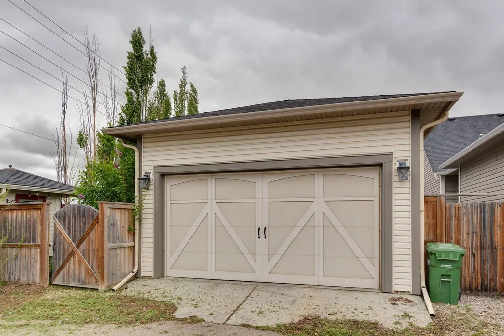 902 Williamstown Boulevard NW Airdrie AB T4B 0S8