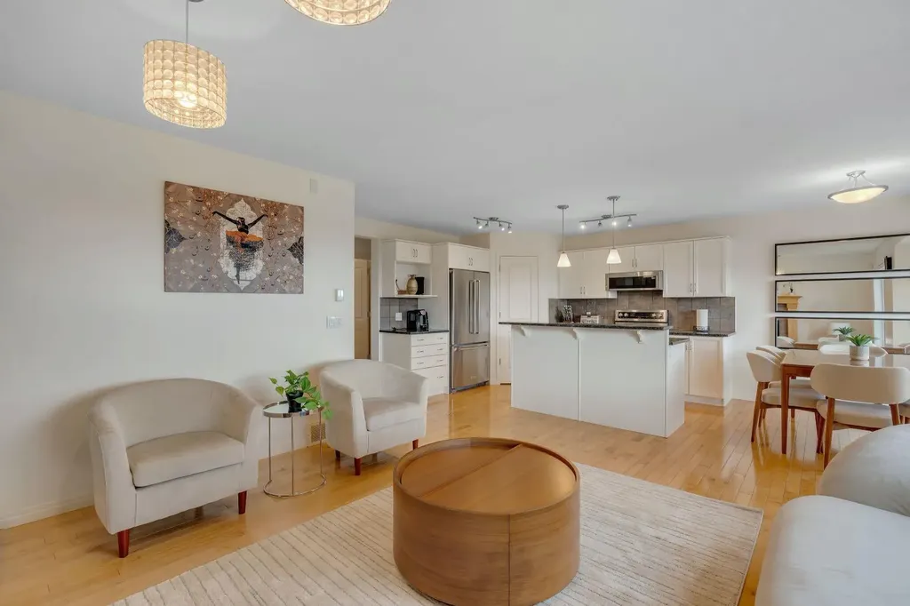 208 Royal Birch Circle NW Calgary AB T3G 5L4