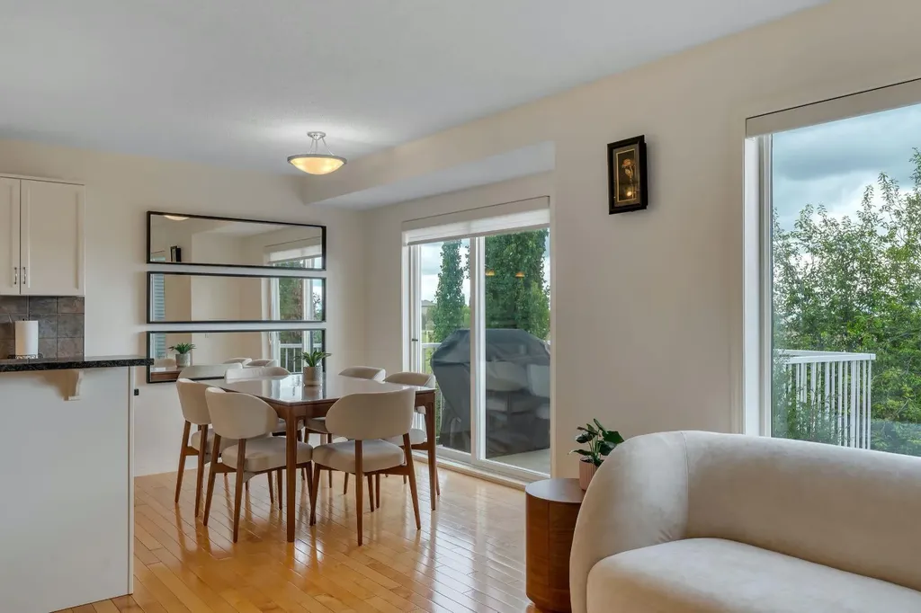 208 Royal Birch Circle NW Calgary AB T3G 5L4