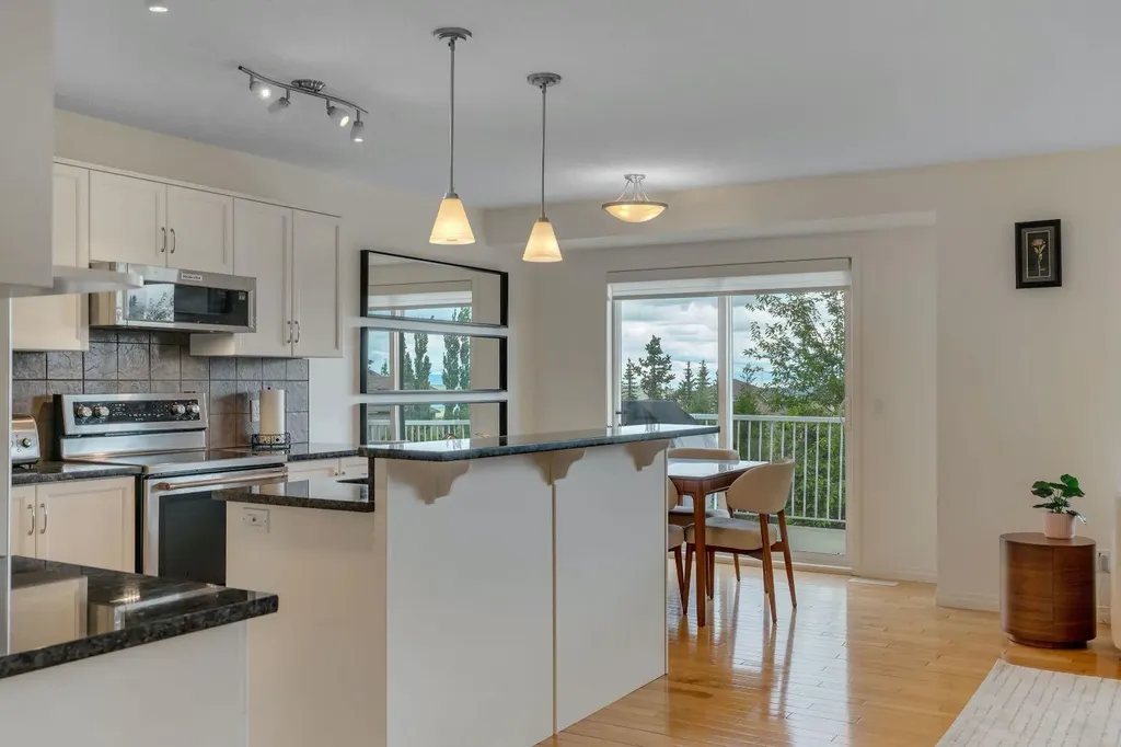 208 Royal Birch Circle NW Calgary AB T3G 5L4