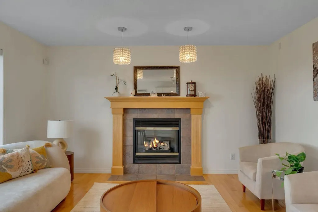 208 Royal Birch Circle NW Calgary AB T3G 5L4