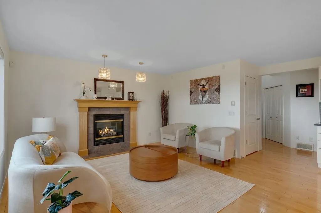 208 Royal Birch Circle NW Calgary AB T3G 5L4