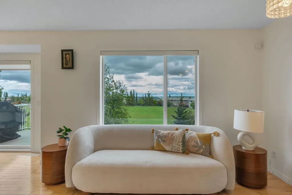208 Royal Birch Circle NW Calgary AB T3G 5L4