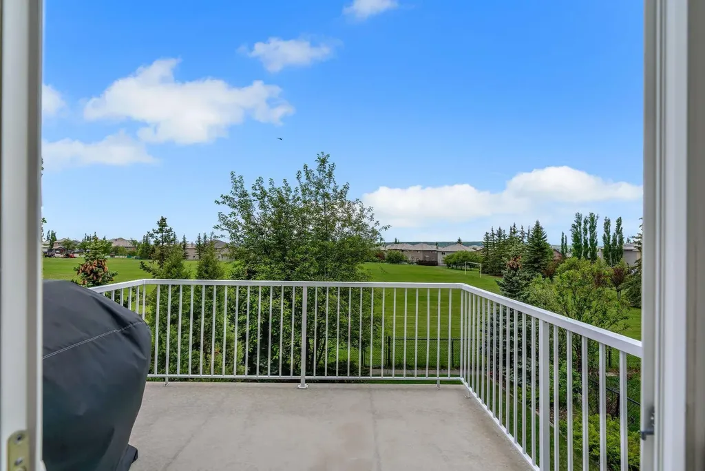 208 Royal Birch Circle NW Calgary AB T3G 5L4
