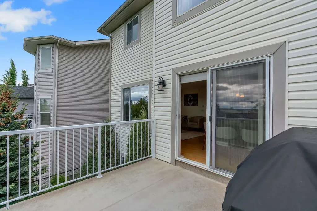 208 Royal Birch Circle NW Calgary AB T3G 5L4