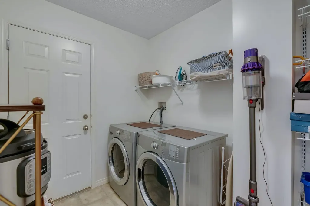 208 Royal Birch Circle NW Calgary AB T3G 5L4