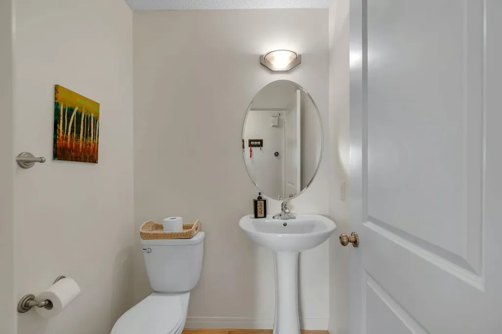 208 Royal Birch Circle NW Calgary AB T3G 5L4