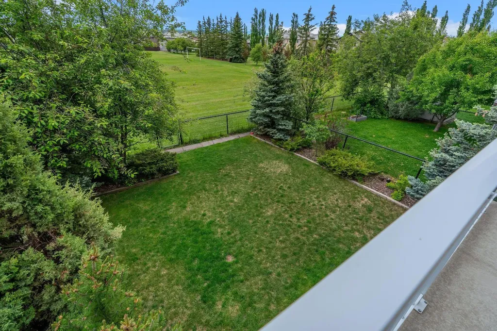 208 Royal Birch Circle NW Calgary AB T3G 5L4