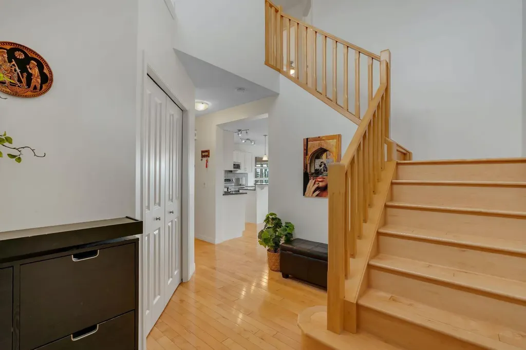 208 Royal Birch Circle NW Calgary AB T3G 5L4