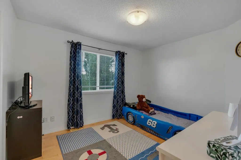 208 Royal Birch Circle NW Calgary AB T3G 5L4