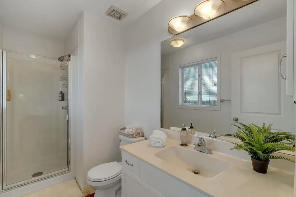 208 Royal Birch Circle NW Calgary AB T3G 5L4