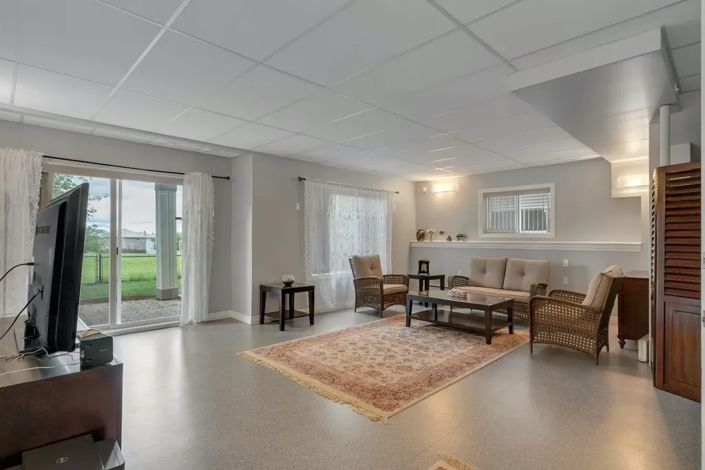 208 Royal Birch Circle NW Calgary AB T3G 5L4