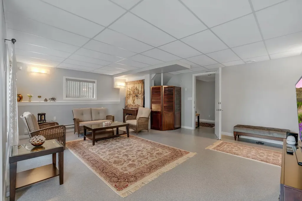 208 Royal Birch Circle NW Calgary AB T3G 5L4
