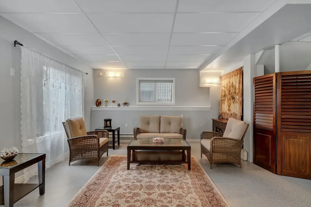 208 Royal Birch Circle NW Calgary AB T3G 5L4