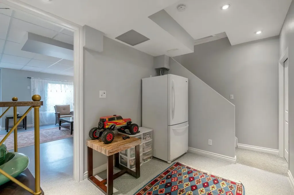 208 Royal Birch Circle NW Calgary AB T3G 5L4