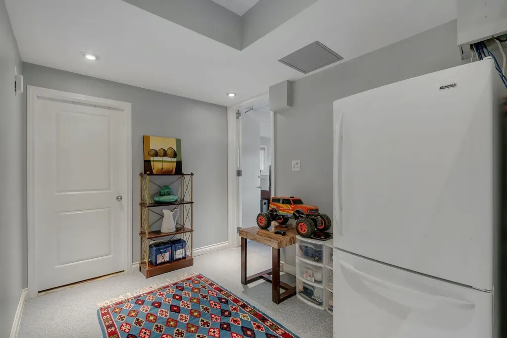 208 Royal Birch Circle NW Calgary AB T3G 5L4