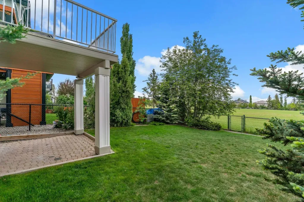 208 Royal Birch Circle NW Calgary AB T3G 5L4