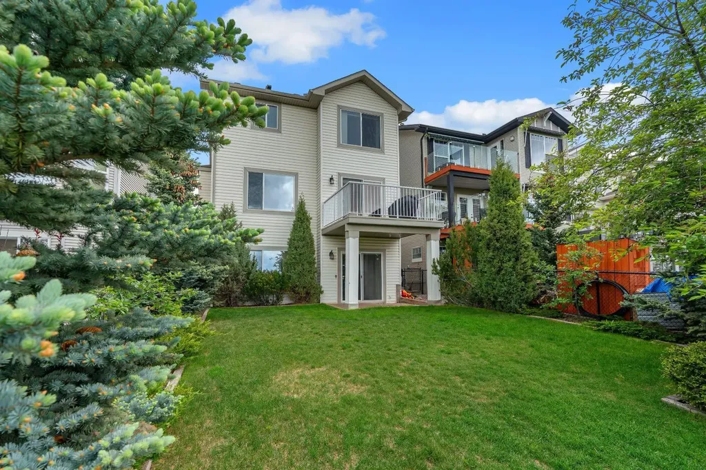 208 Royal Birch Circle NW Calgary AB T3G 5L4