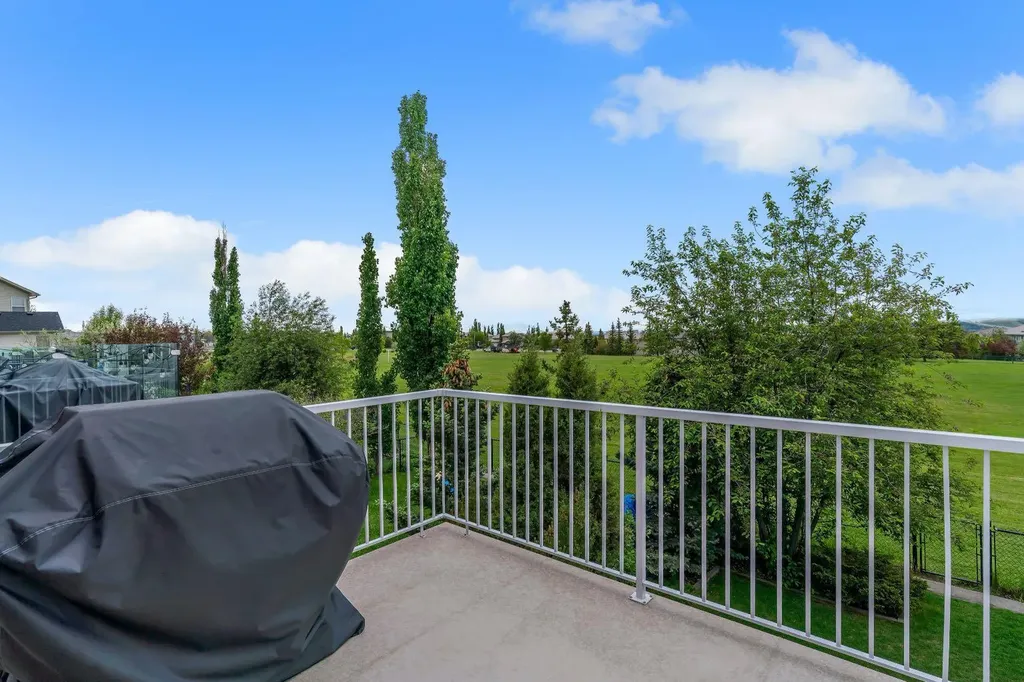 208 Royal Birch Circle NW Calgary AB T3G 5L4