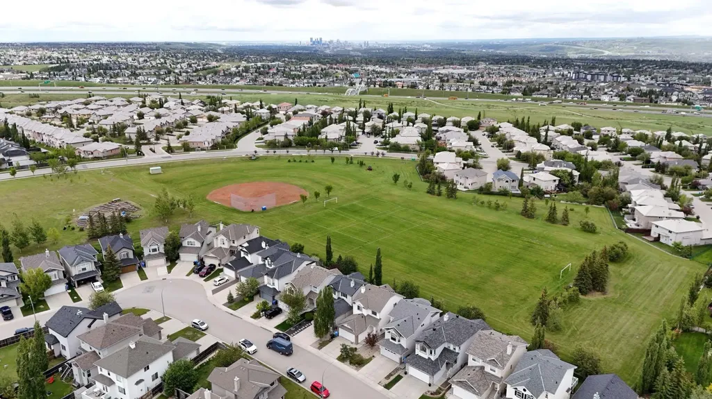208 Royal Birch Circle NW Calgary AB T3G 5L4