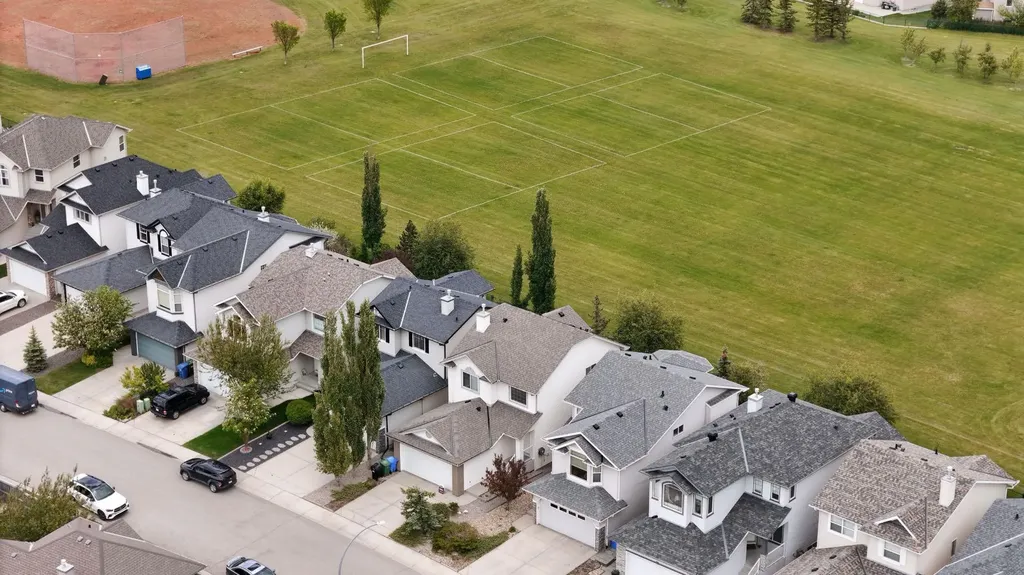 208 Royal Birch Circle NW Calgary AB T3G 5L4