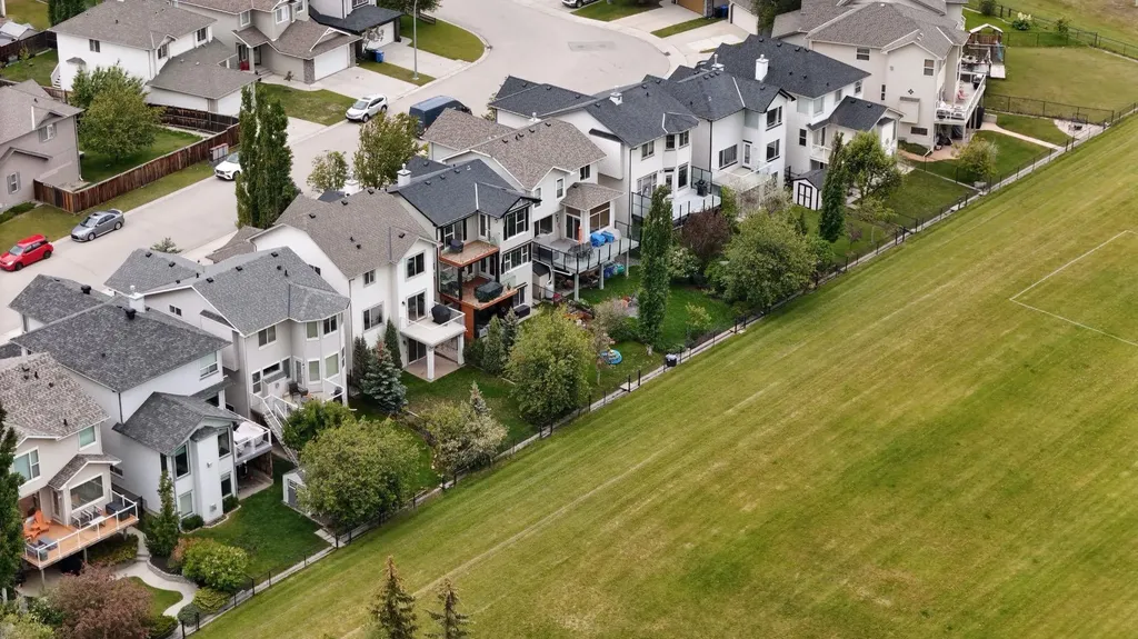 208 Royal Birch Circle NW Calgary AB T3G 5L4