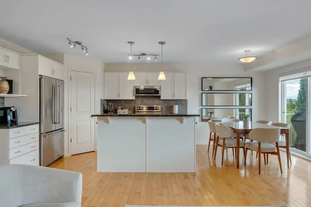 208 Royal Birch Circle NW Calgary AB T3G 5L4