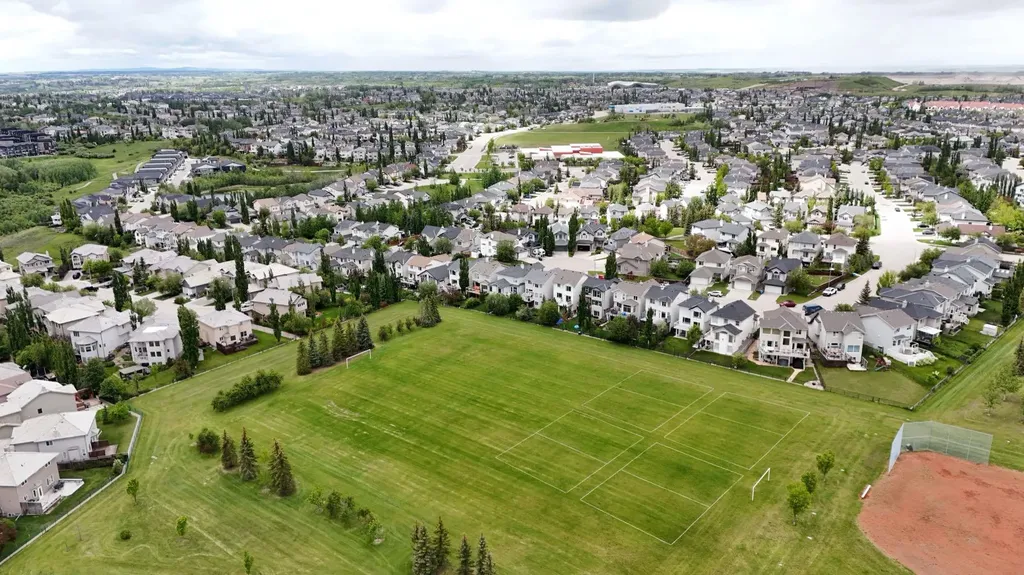 208 Royal Birch Circle NW Calgary AB T3G 5L4