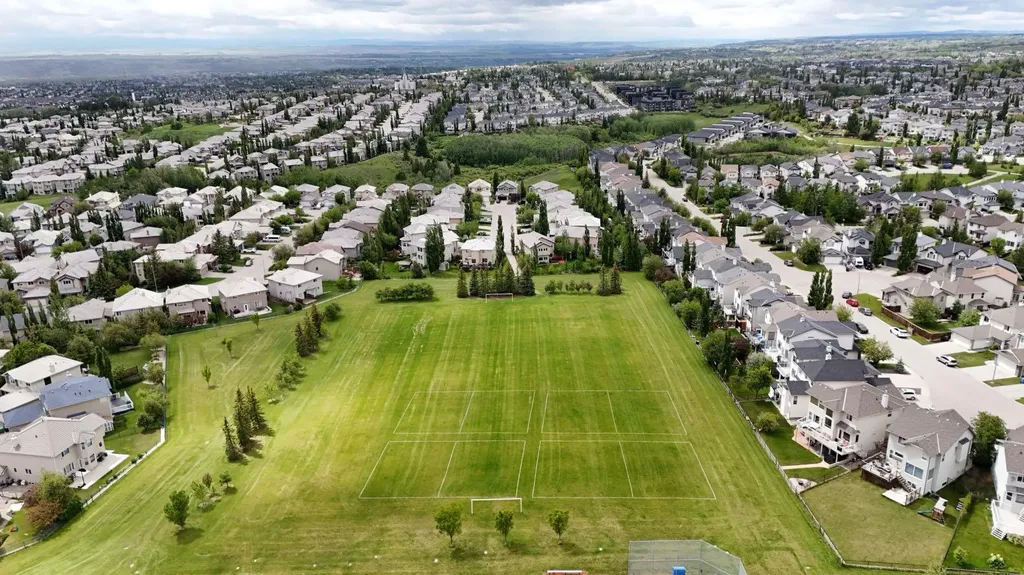208 Royal Birch Circle NW Calgary AB T3G 5L4