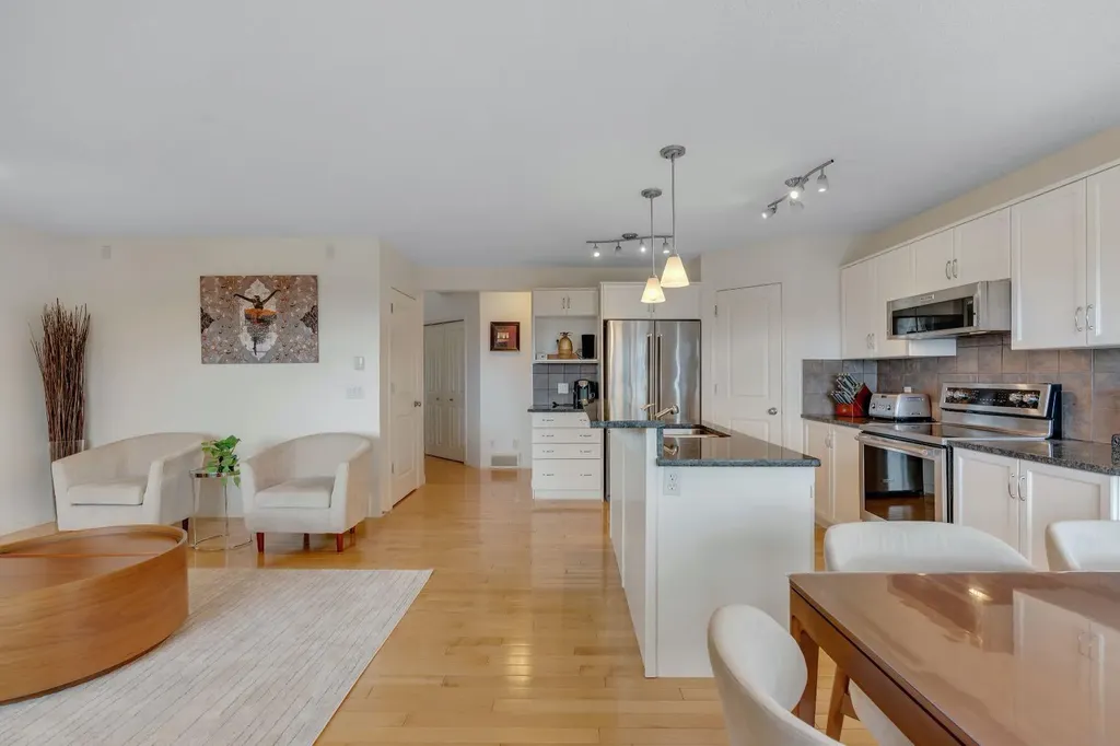 208 Royal Birch Circle NW Calgary AB T3G 5L4