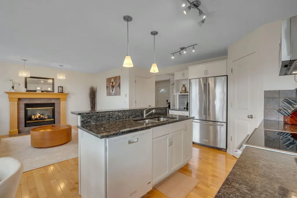 208 Royal Birch Circle NW Calgary AB T3G 5L4