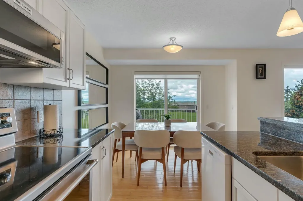 208 Royal Birch Circle NW Calgary AB T3G 5L4