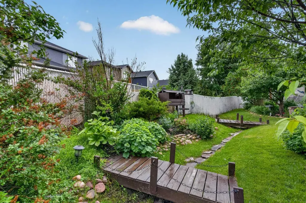 762 Stonehaven Drive Carstairs AB T0M 0N0