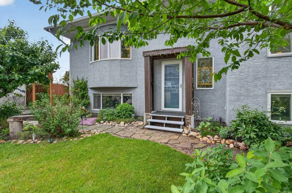 762 Stonehaven Drive Carstairs AB T0M 0N0