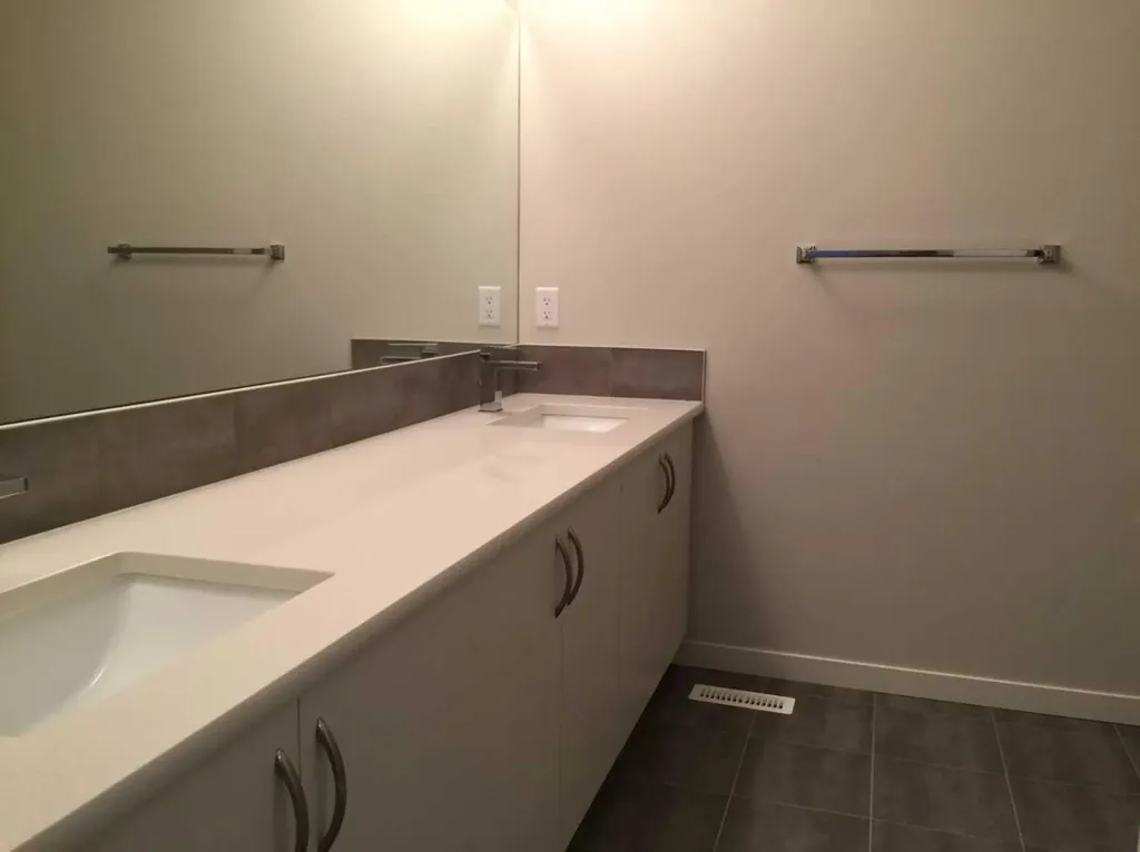 972 Nolan Hill Boulevard NW Calgary AB T3R 0Z7
