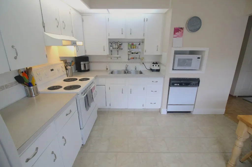 515 Blackthorn Road NE Calgary AB t2k4x8