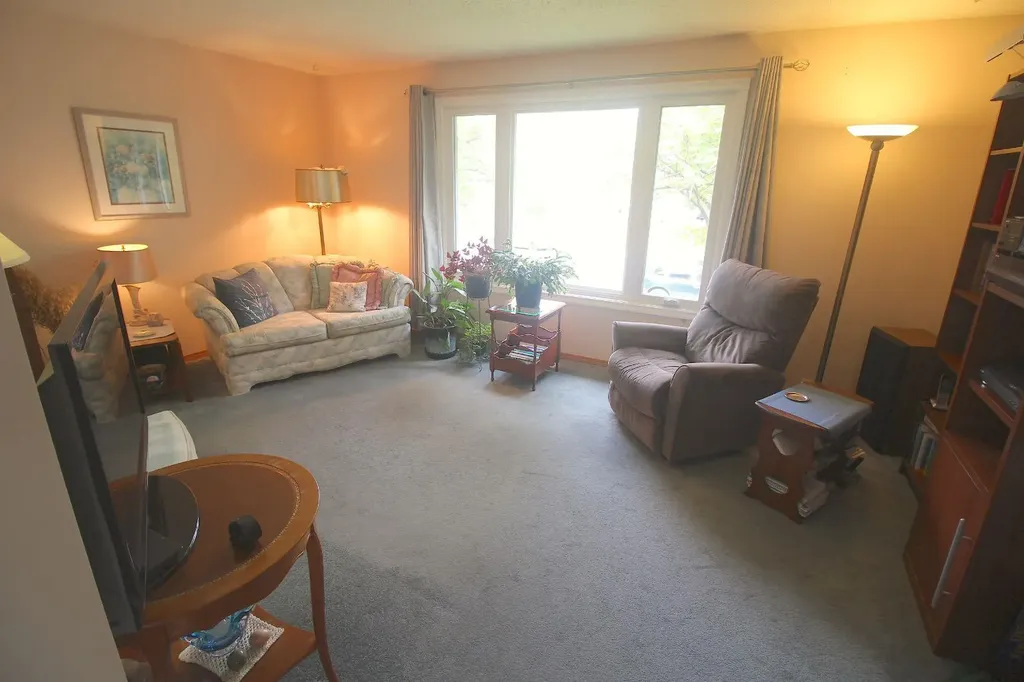 515 Blackthorn Road NE Calgary AB t2k4x8