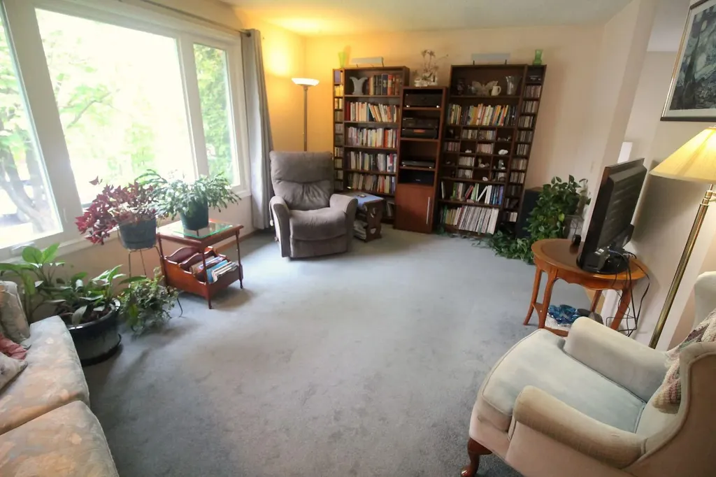 515 Blackthorn Road NE Calgary AB t2k4x8