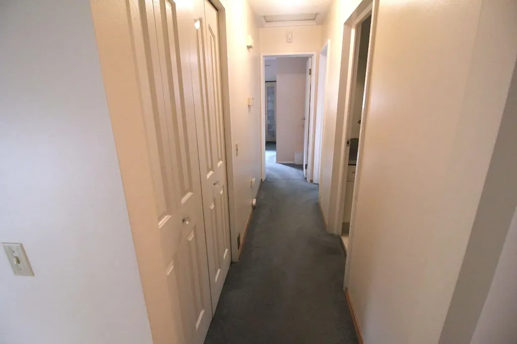 515 Blackthorn Road NE Calgary AB t2k4x8