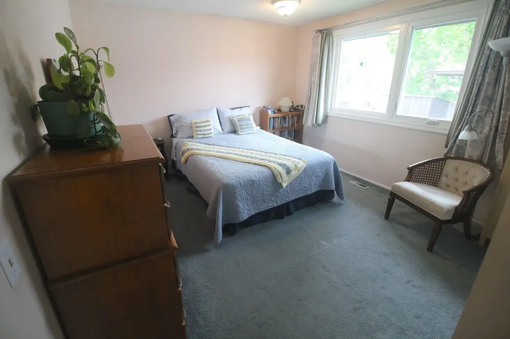 515 Blackthorn Road NE Calgary AB t2k4x8