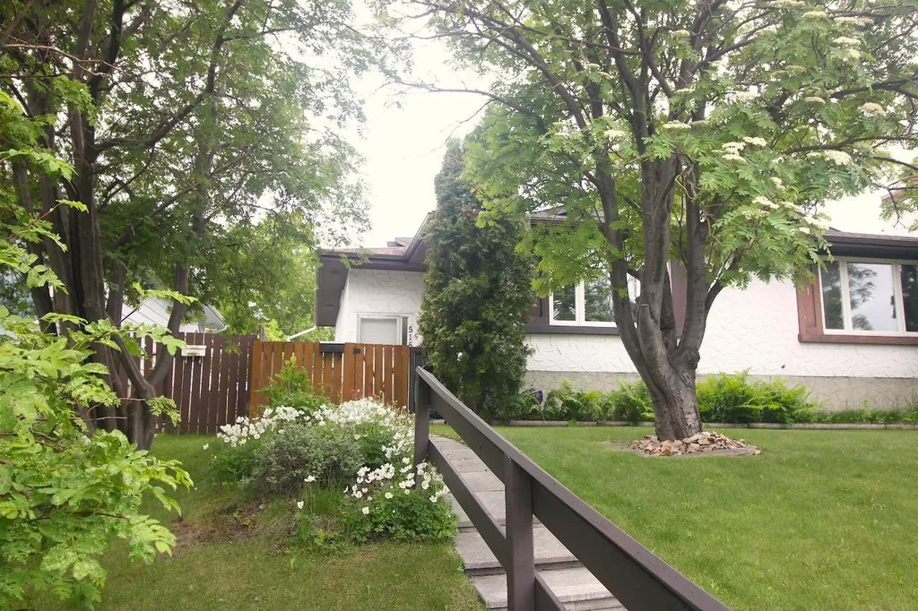 515 Blackthorn Road NE Calgary AB t2k4x8