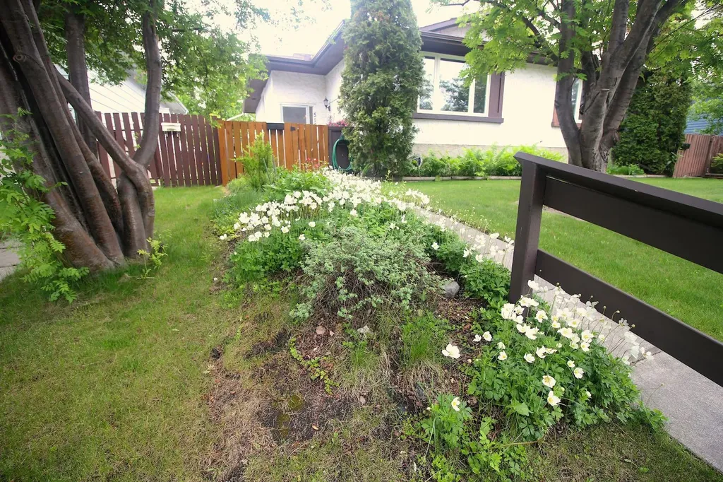 515 Blackthorn Road NE Calgary AB t2k4x8