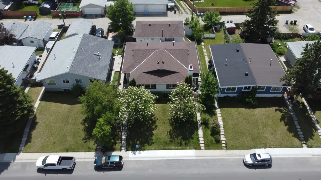 515 Blackthorn Road NE Calgary AB t2k4x8