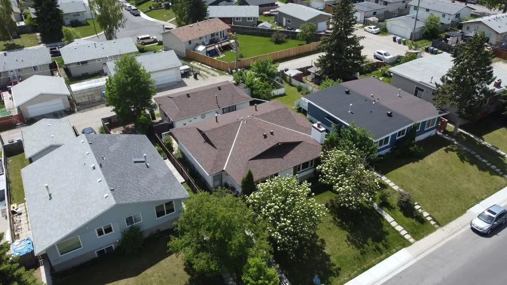 515 Blackthorn Road NE Calgary AB t2k4x8