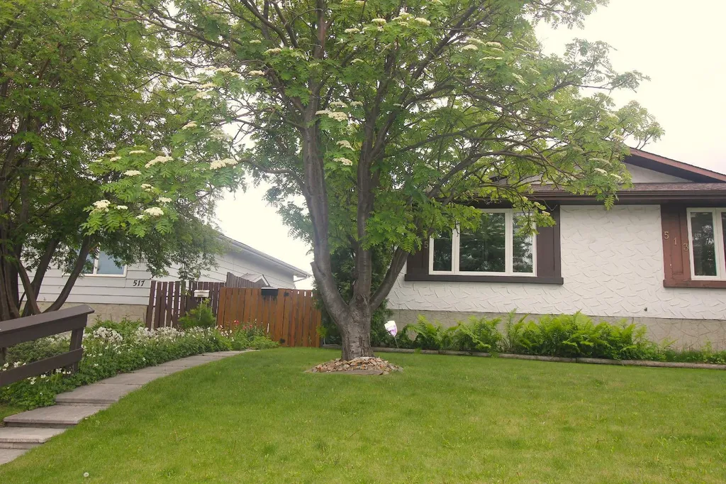 515 Blackthorn Road NE Calgary AB t2k4x8