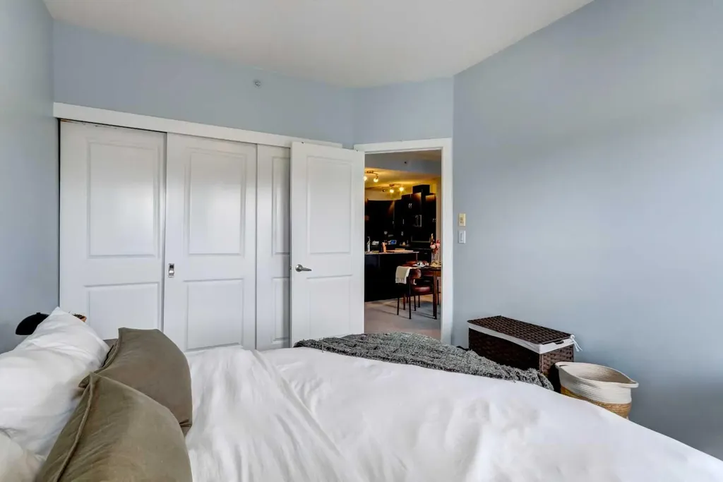 5605 Henwood Street SW Calgary AB T3E 7R2