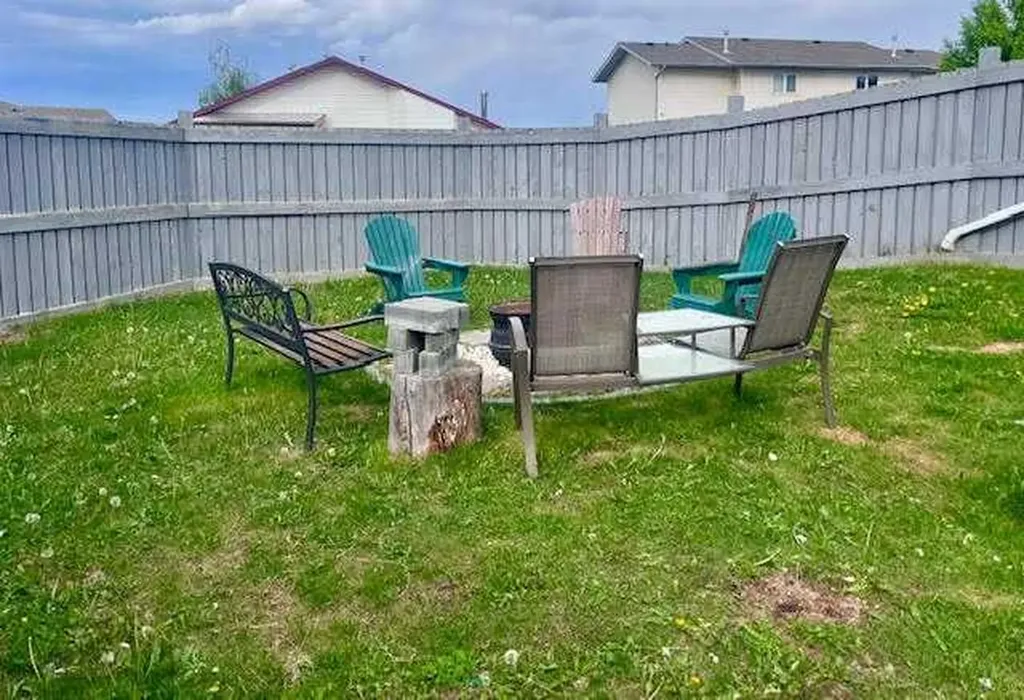 132 Maurer Drive Hinton AB T7V2C8