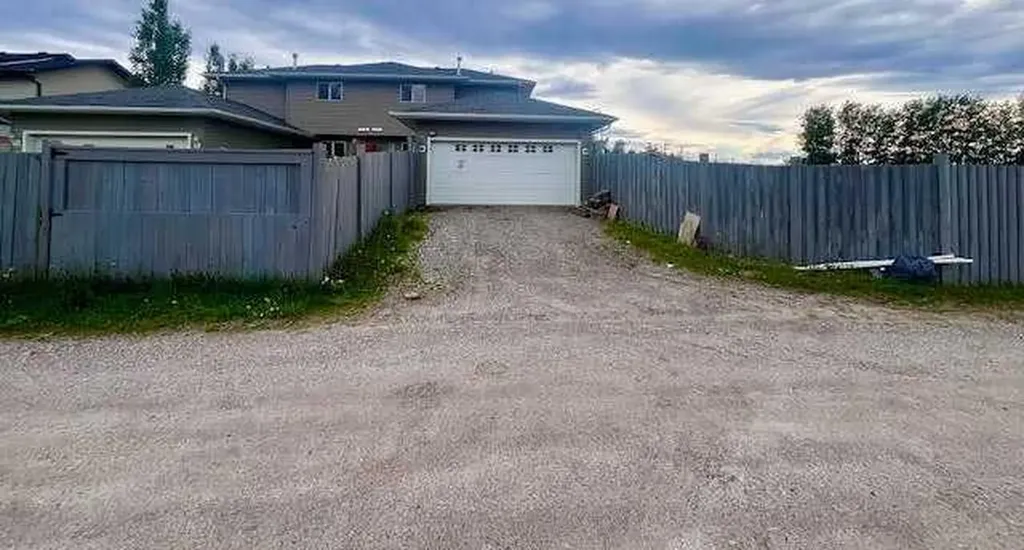 132 Maurer Drive Hinton AB T7V2C8