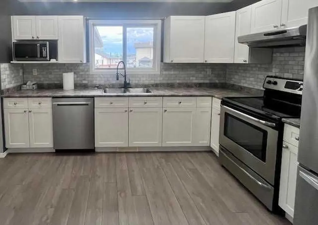 132 Maurer Drive Hinton AB T7V2C8